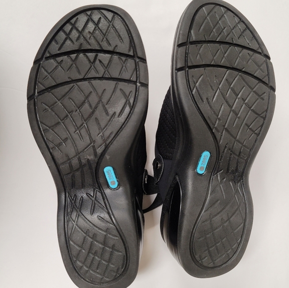 BZees Black Fabric Comfort Shoes - Picture 4 of 10